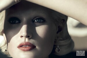 Toni-Garrn-by-Camilla-Akrans-for-Vogue-Italia-03.thumb.jpg.ea6beaf0dd360f184afe7527e85523dc.jpg