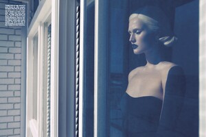 Toni-Garrn-by-Camilla-Akrans-for-Vogue-Italia-04.thumb.jpg.86f86726efc03d3afa3eed776042414a.jpg