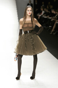 Valentino2006WomenRTW70.thumb.jpg.3b95a2ea8ae04902137ab0ccfdbcc95f.jpg