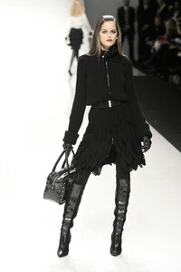 Valentino2006WomenRTW9.thumb.jpg.1b2f084ebd2f640c500080e1734d3d9d.jpg