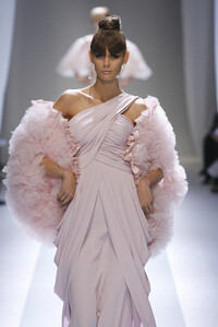 Valentino2007HauteCouture102.thumb.jpg.04aff4a847bf2ab5c0e241c4549a89b3.jpg