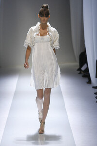 Valentino2007HauteCouture9.thumb.jpg.a0d8ac23fad1220c37e5b12e94fae84c.jpg