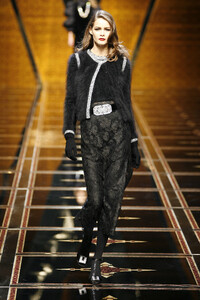 Valentino2007WomenRTW157.thumb.jpg.43dcb86d9d3e0209bcf5c2c3251d13ab.jpg