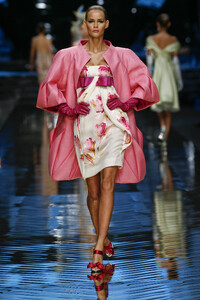 Valentino2008HauteCouture155.thumb.jpg.ec6d2405d5bcb715b2ef603e2b412593.jpg