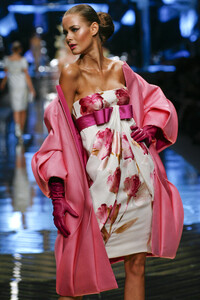 Valentino2008HauteCouture160.thumb.jpg.fc2b632365ac1a5ba8701579f06d62d6.jpg