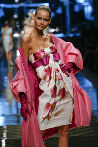 Valentino2008HauteCouture161.thumb.jpg.ef7cb326ed1290aa1bdcb12a7c335e5f.jpg