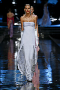 Valentino2008HauteCouture369.thumb.jpg.eaaa0fd4d1c69bc824804403d902413b.jpg