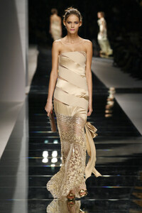 Valentino2008WomenRTW139.thumb.jpg.2f513c6b6ca2ba31845b6a750dce9151.jpg