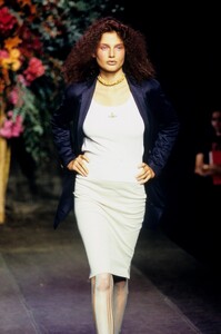 VivienneWestwoodRedLabel1999WomenRTW55.thumb.jpg.53a39ca8dda1b6a04d73e41e8950839b.jpg