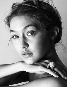 VogueGermanyMay2016(02).thumb.jpg.0c7484c2cad975f85314c28336862dea.jpg