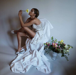 VogueGermanyMay2016(04).thumb.jpg.3e0814c43950771560adf5e4c8156e36.jpg