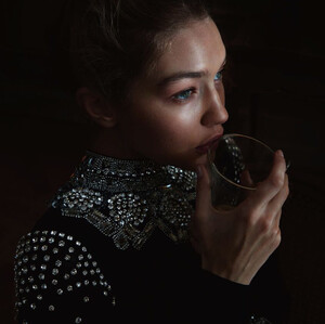 VogueGermanyMay2016(09).thumb.jpg.40d6e72dd79282223d2835c308f462af.jpg