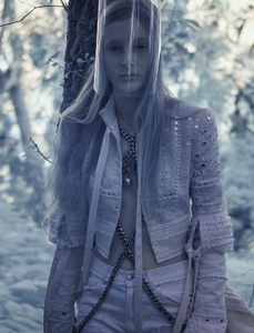 VogueItalia-Marzo2016-1509.thumb.png.1666b50660eef1fc9b411769898abe78.png