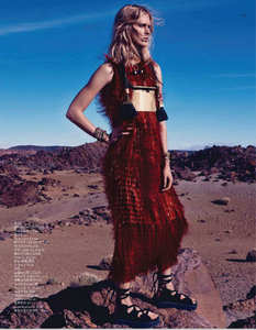 Vogue_China_-_February_2014-251.thumb.png.899f280eb8c19b013ae995a1b0bb3117.png