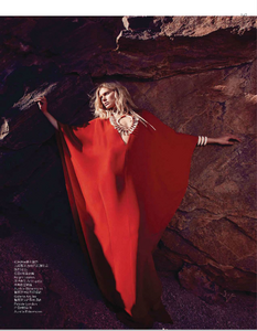 Vogue_China_-_February_2014-253.thumb.png.df680a28e4222788f6ab121c641c8bd5.png