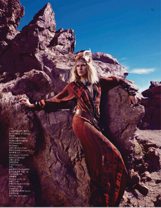 Vogue_China_-_February_2014-259.thumb.png.964c45c62073925a3431c02f2e2568a7.png