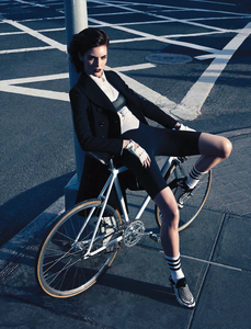 Vogue_Germany_-_August_2014-807.thumb.png.ec02d691a26f9069e801b91ac7758e5e.png