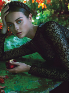 Vogue_Italia_2013-09-603.thumb.png.ccba526c852f4d35e8aff48cd7a287bd.png