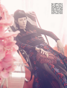 Vogue_Italy_2014-03-460.thumb.png.5a2d96e1e6d1f209da1c70050f517f30.png