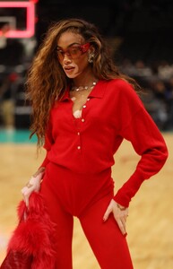 Winnie-Harlow---Seen-at-Washington-Wizards-vs-Orlando-Game-at-the-Capital-One-Arena-16.jpg