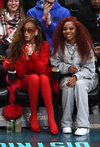 Winnie-Harlow---Seen-at-Washington-Wizards-vs-Orlando-Game-at-the-Capital-One-Arena-18.jpg