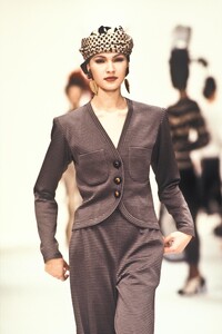 YvesSaintLaurent1994WomenRTW132.thumb.jpg.c8498ac570200df37108064f0fc46a2d.jpg