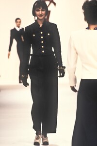 YvesSaintLaurent1994WomenRTW87.thumb.jpg.2939b1470e66ed93a81d9db4294c4ce8.jpg