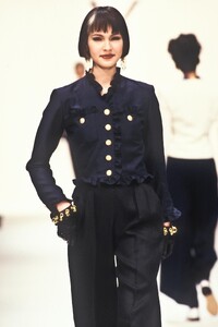 YvesSaintLaurent1994WomenRTW88.thumb.jpg.edb7337552ebde854a0d870febc73d6b.jpg