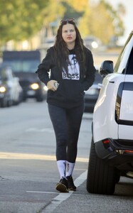 adriana-lima-out-and-about-in-los-angeles-12-13-2023-0.thumb.jpg.7cc99a958f8da45006d9b33b09ba123a.jpg