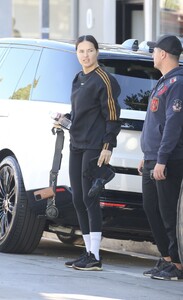 adriana-lima-spotted-at-the-gym-in-west-hollywood-46823528242.jpg