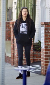 adriana-lima-spotted-in-los-angeles-77133526550.thumb.jpg.6d59111f07ccf91be7ab72acf73eab12.jpg