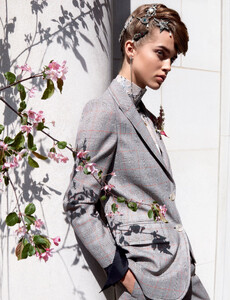 allure-us-august-2016_by_camilla-akrans_(6).thumb.jpg.b4c25d191d3c7032697ed449911da49d.jpg