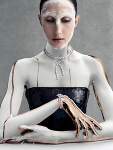 anna-cleveland-by-sc3b8lve-sundsbc3b8-for-vogue-italia-march-2016.thumb.jpg.e50ddbd44db13692eb4e3cc8fcc835dc.jpg