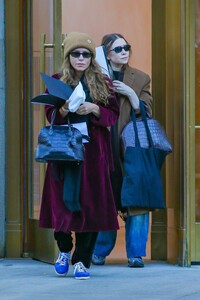 ashley-and-mary-kate-olsen-out-in-new-york-11-02-2023-3.jpg