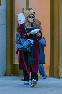 ashley-and-mary-kate-olsen-out-in-new-york-11-02-2023-4.jpg
