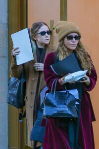 ashley-and-mary-kate-olsen-out-in-new-york-11-02-2023-5.jpg
