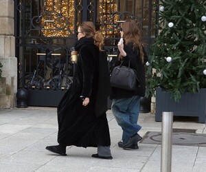 ashley-and-mary-kate-olsen-out-in-paris-12-18-2023-6.jpg