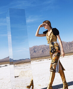 bazaar-us-august-2016_by_camilla-akrans_(6).thumb.jpg.f1041fc796808543de380aa97b08afc9.jpg