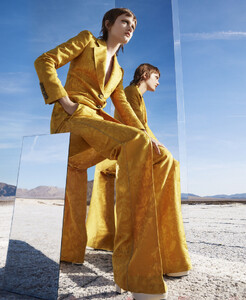 bazaar-us-august-2016_by_camilla-akrans_(8).thumb.jpg.199c4d1efd1a984b14e1ea7c810e41e5.jpg