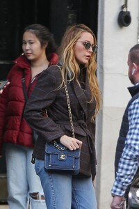 blake-lively-at-art-and-framing-store-in-west-village-11-09-2023-1.jpg