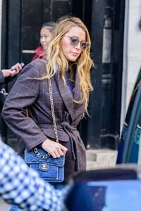 blake-lively-at-art-and-framing-store-in-west-village-11-09-2023-5.jpg
