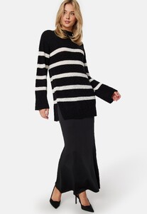 bubbleroom-remy-striped-sweater-black-striped_10.jpg