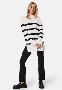 bubbleroom-remy-striped-sweater-white-striped_8.jpg