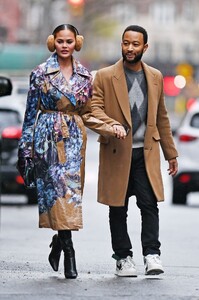 chrissy-teigen-and-john-legend-arrives-at-rockefeller-center-in-new-york-12-27-2023-1.jpg
