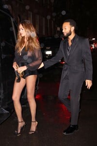 chrissy-teigen-and-john-legend-arrives-at-the-polo-bar-in-new-york-12-28-2023-0.jpg