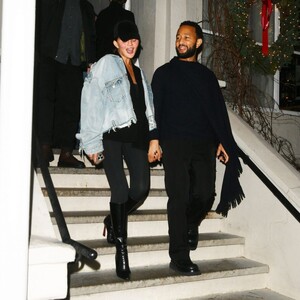 chrissy-teigen-and-john-legend-on-a-dinner-date-at-bondst-japanese-testaurant-in-new-york-12-29-2023-4.jpg