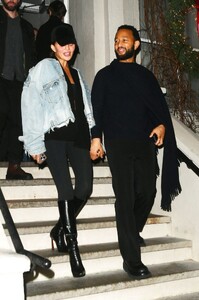 chrissy-teigen-and-john-legend-on-a-dinner-date-at-bondst-japanese-testaurant-in-new-york-12-29-2023-6.jpg