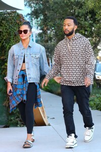 chrissy-teigen-and-john-legend-out-in-los-angeles-11-13-2023-0.jpg