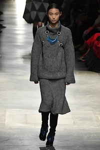 christopher-kane-aw20-0032-20aa5c.thumb.webp.b9cde959fa5e0e42ae97f3d2ab684294.webp
