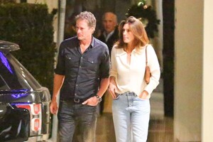 cindy-crawford-and-rande-gerber-at-lucky-s-in-malibu-12-16-2023-2.jpg